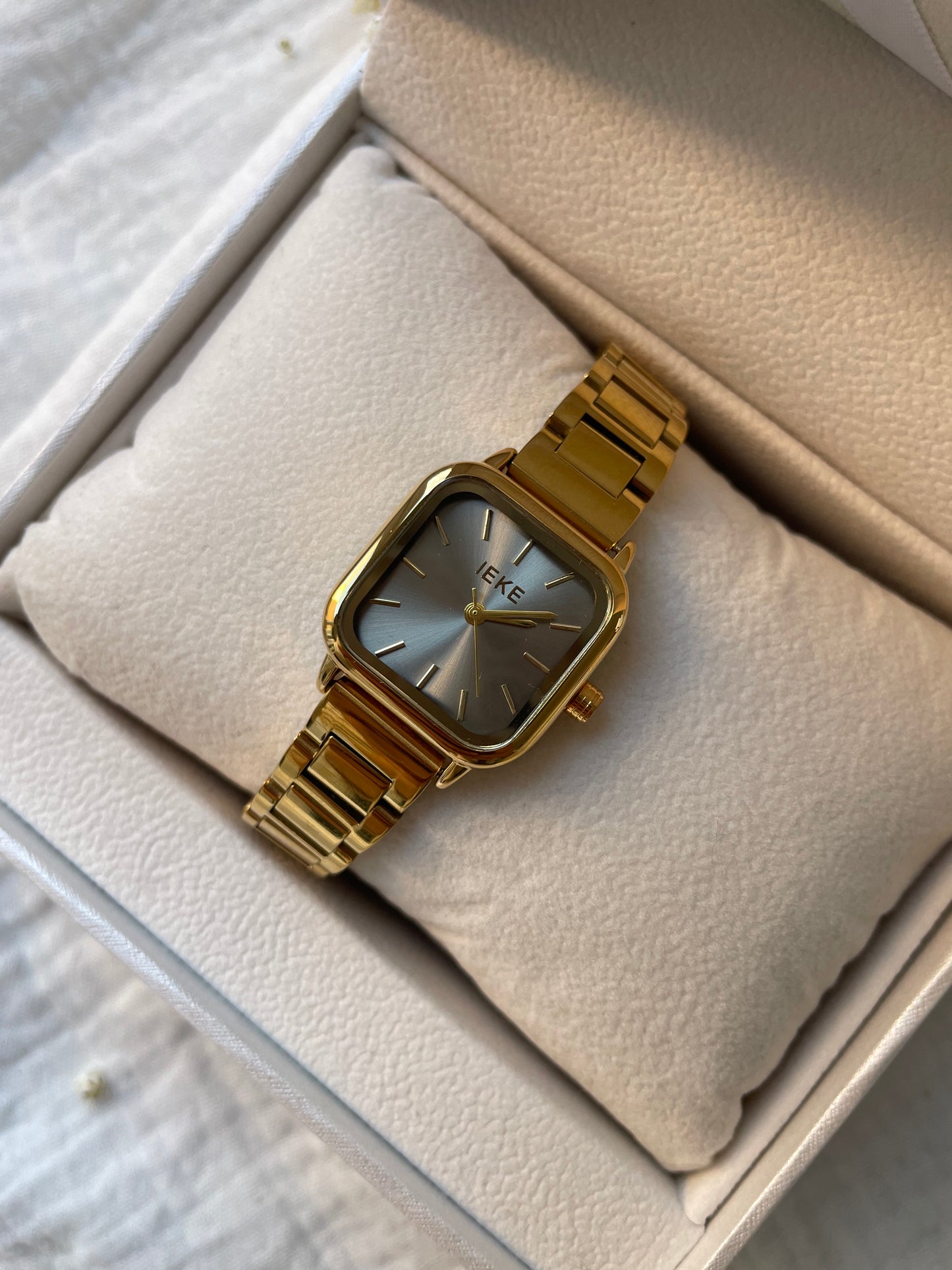 MONTRE SAYNA