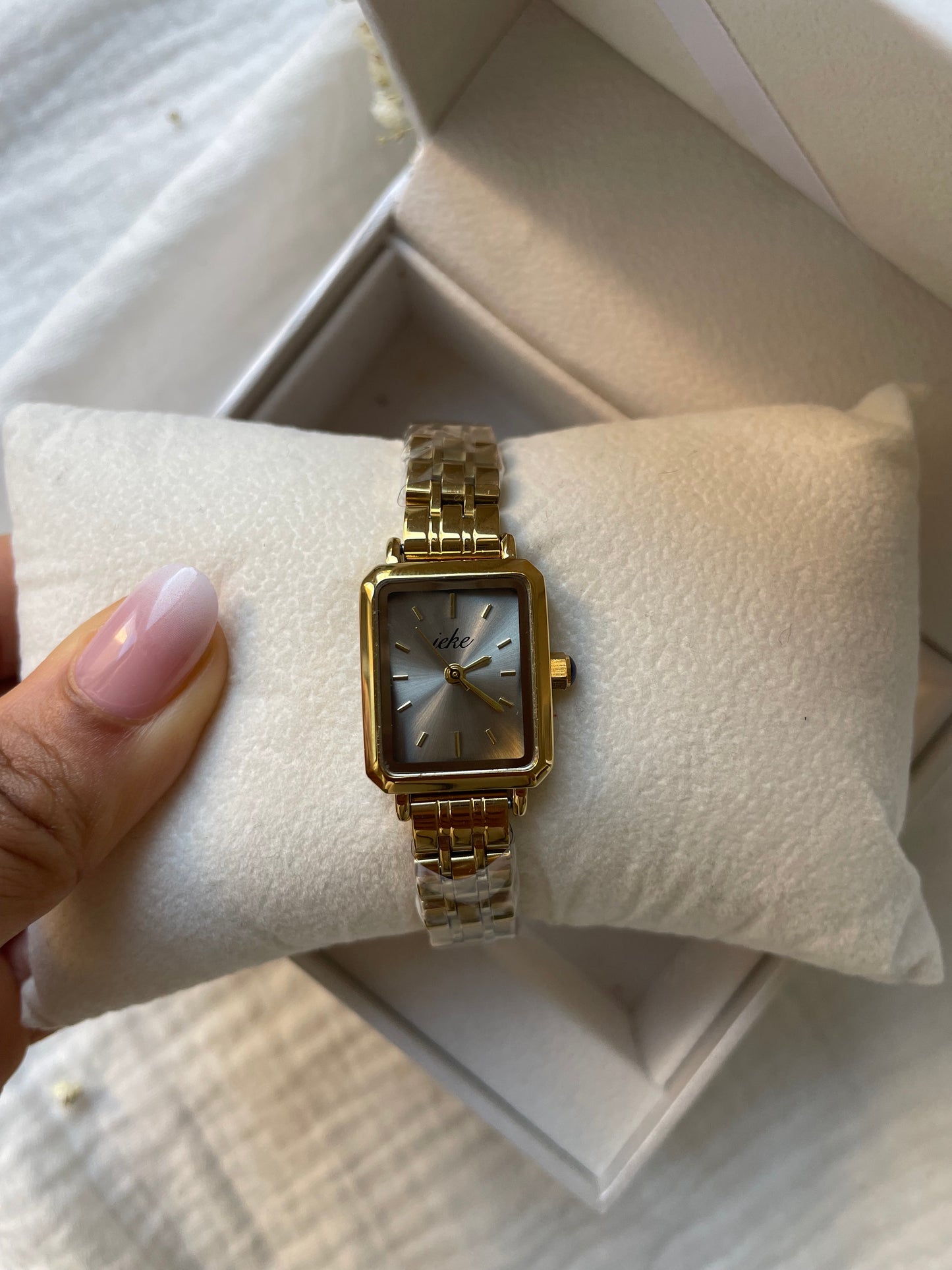 MONTRE NIA