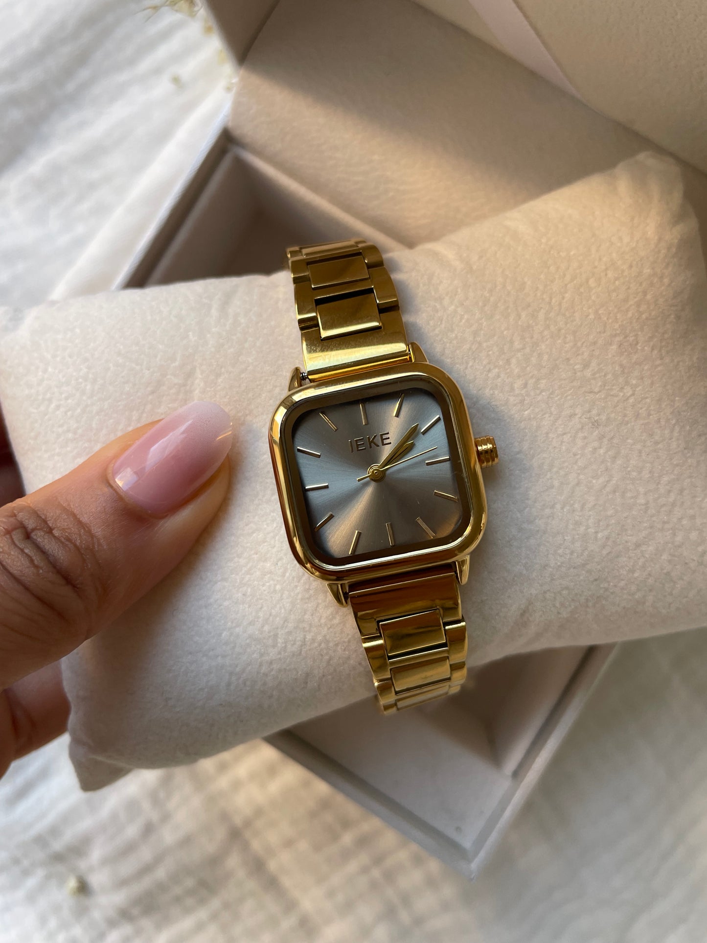 MONTRE SAYNA
