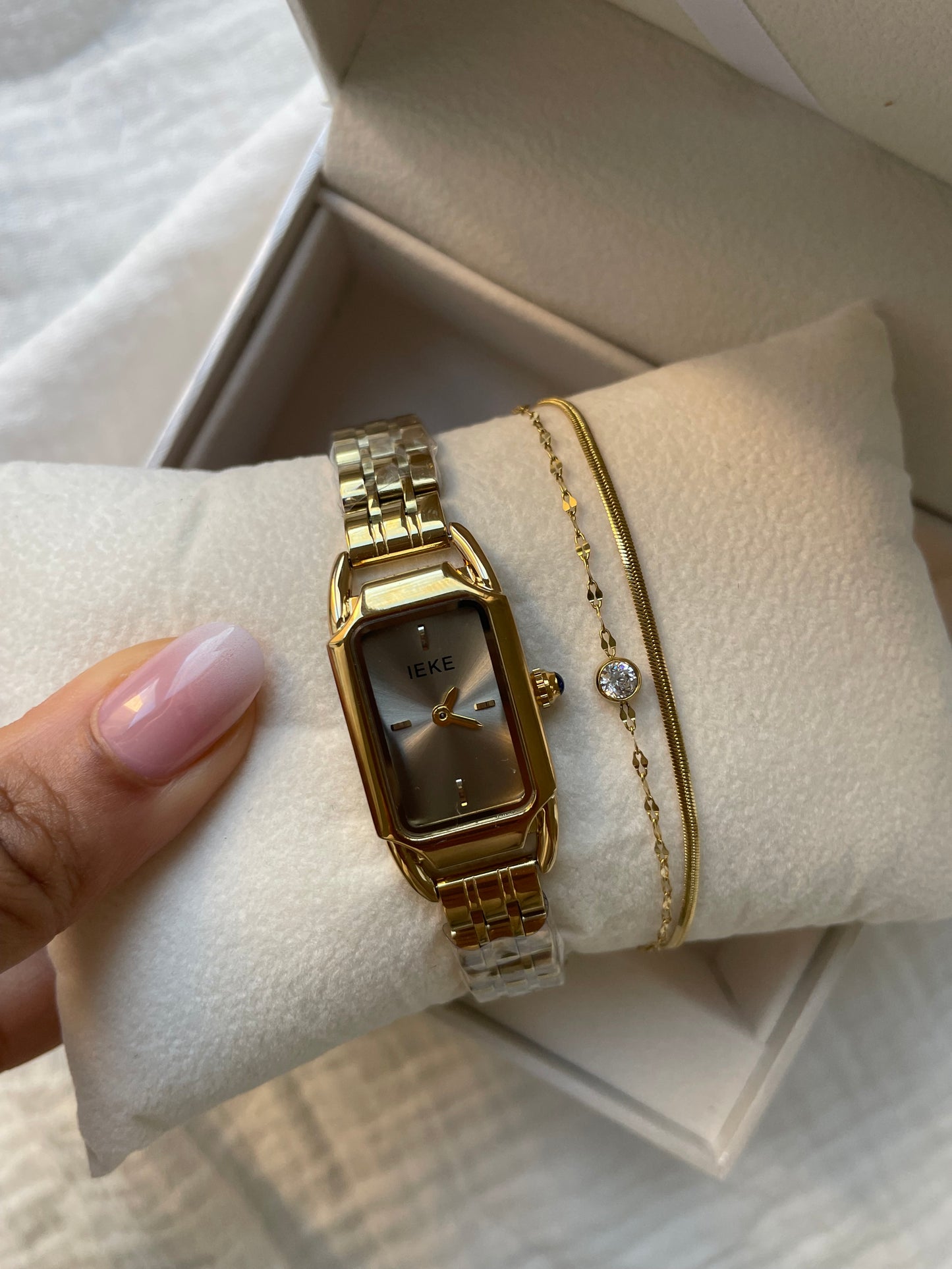 MONTRE AYA